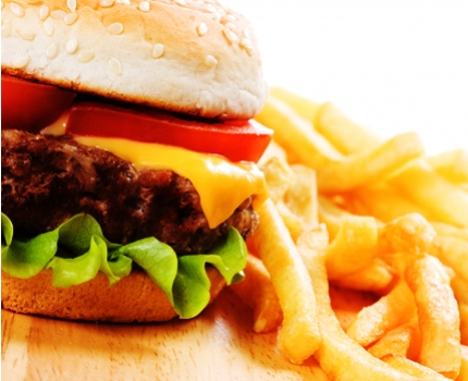 Groupdeal - Eet tot 4 broodjes hamburger p.p., met frites en salade!