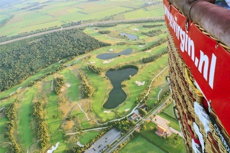 Groupon - € 195 Voor Een Ballonvaart Voor Twee Bij Virgin Balloonflights (Waarde € 390), Max. 550 Vouchers, Op=op